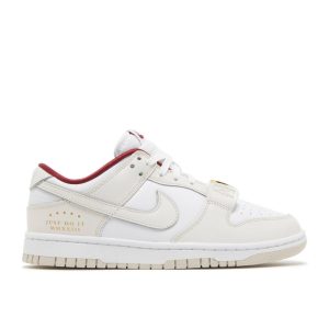 Wmns Dunk Low SE 'Sisterhood' DV1160-100